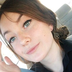 Meet your Posher, Olivia